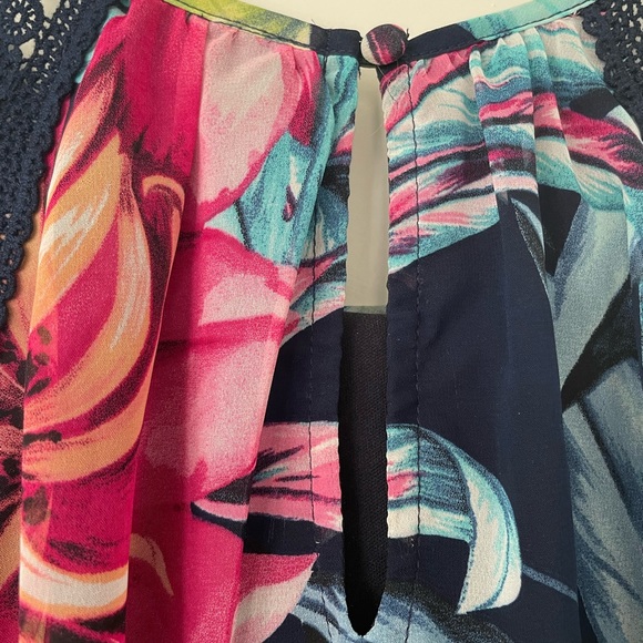 Francesca’s Sleeveless Floral 🌺 blouse S - Picture 4 of 6